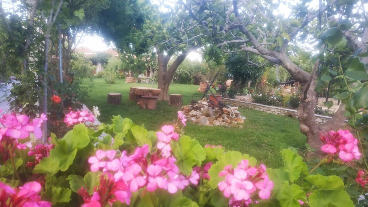 Aparthotel Maniatis Garden Achladies  Exterior foto