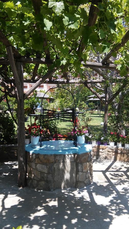 Aparthotel Maniatis Garden Achladies  Exterior foto