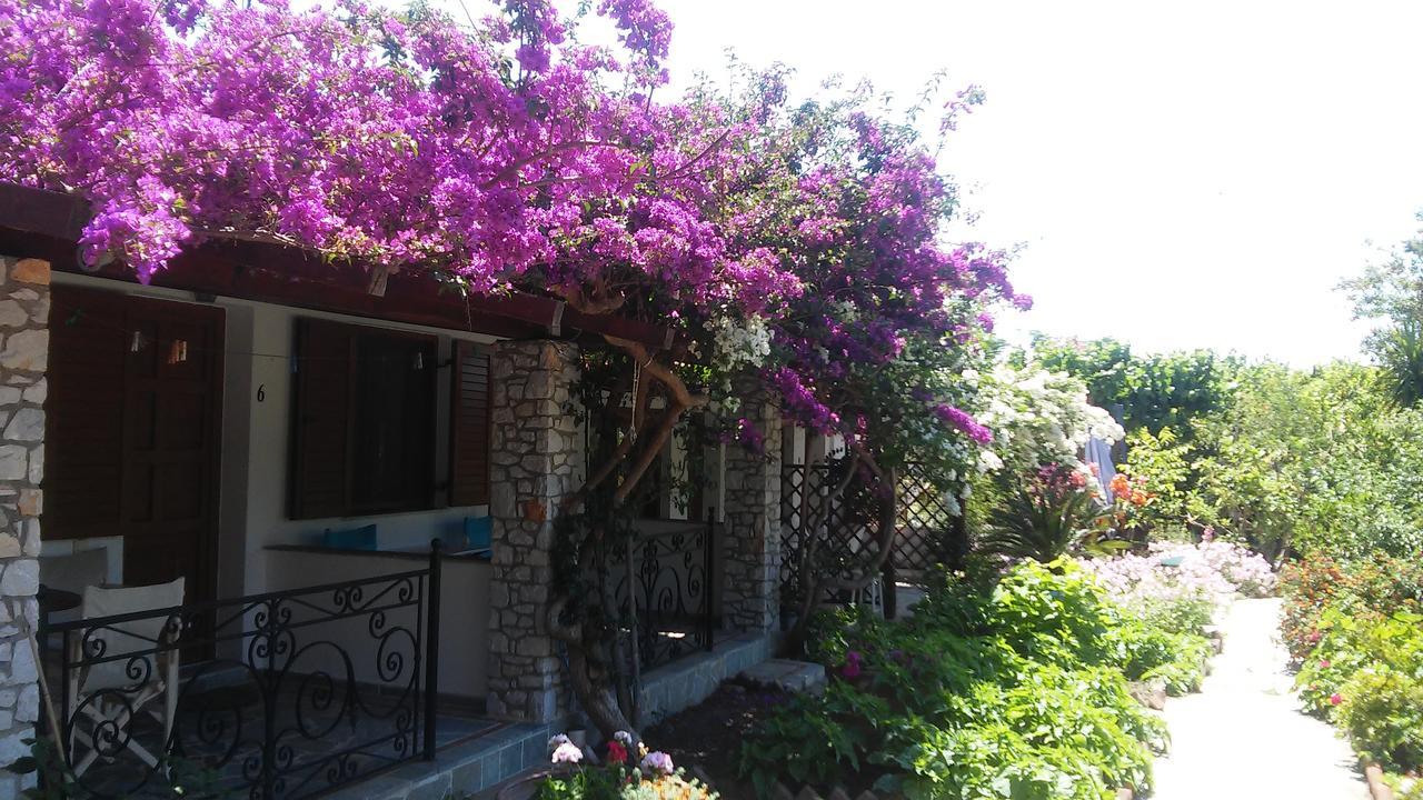Aparthotel Maniatis Garden Achladies  Exterior foto